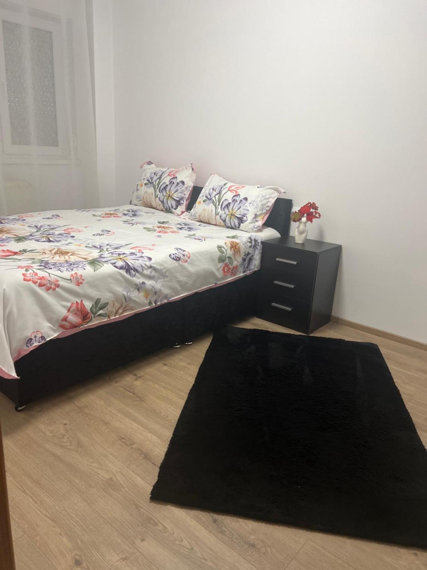 Central Trei Camere Bacău Екстериор снимка