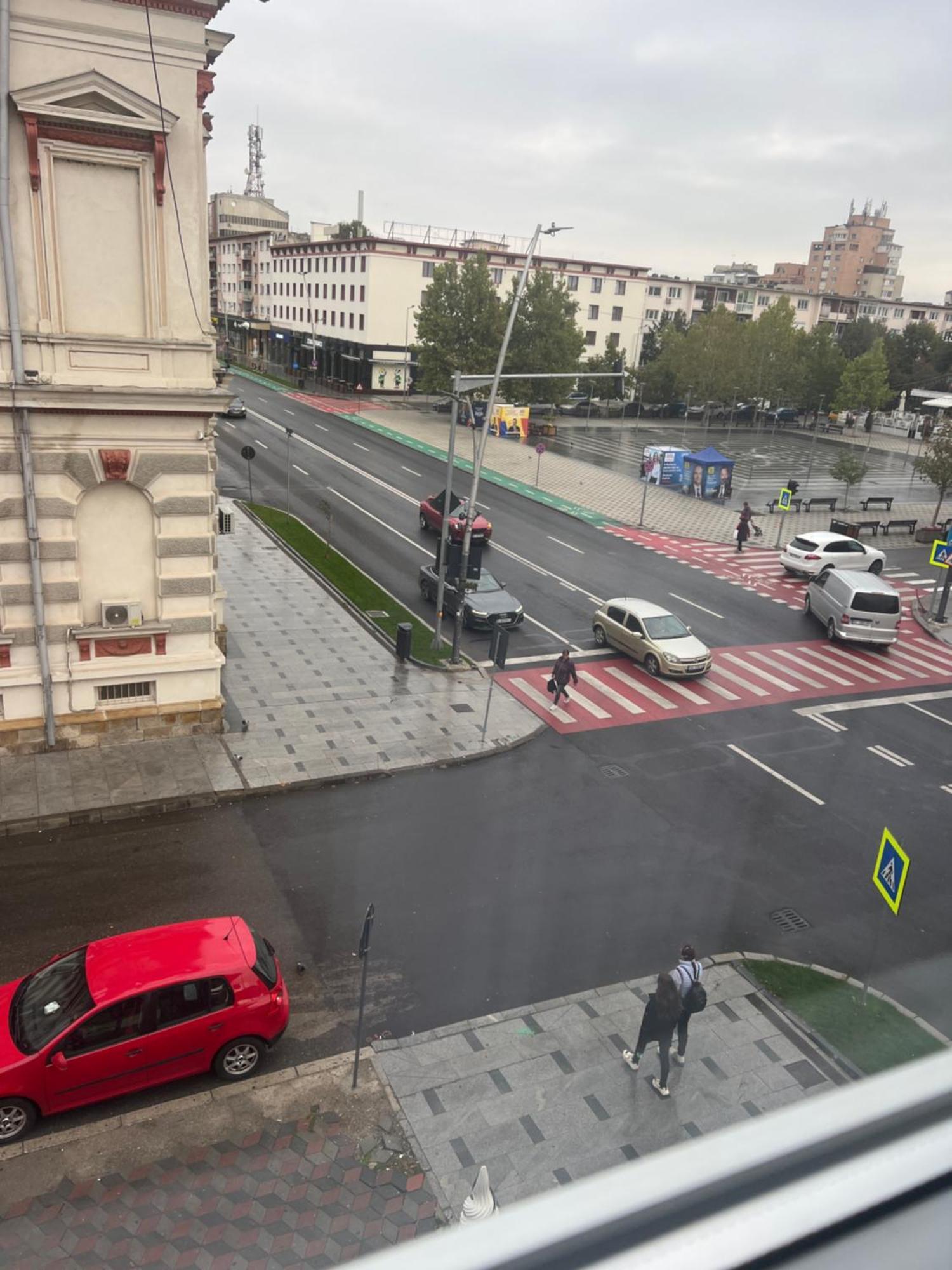 Central Trei Camere Bacău Екстериор снимка