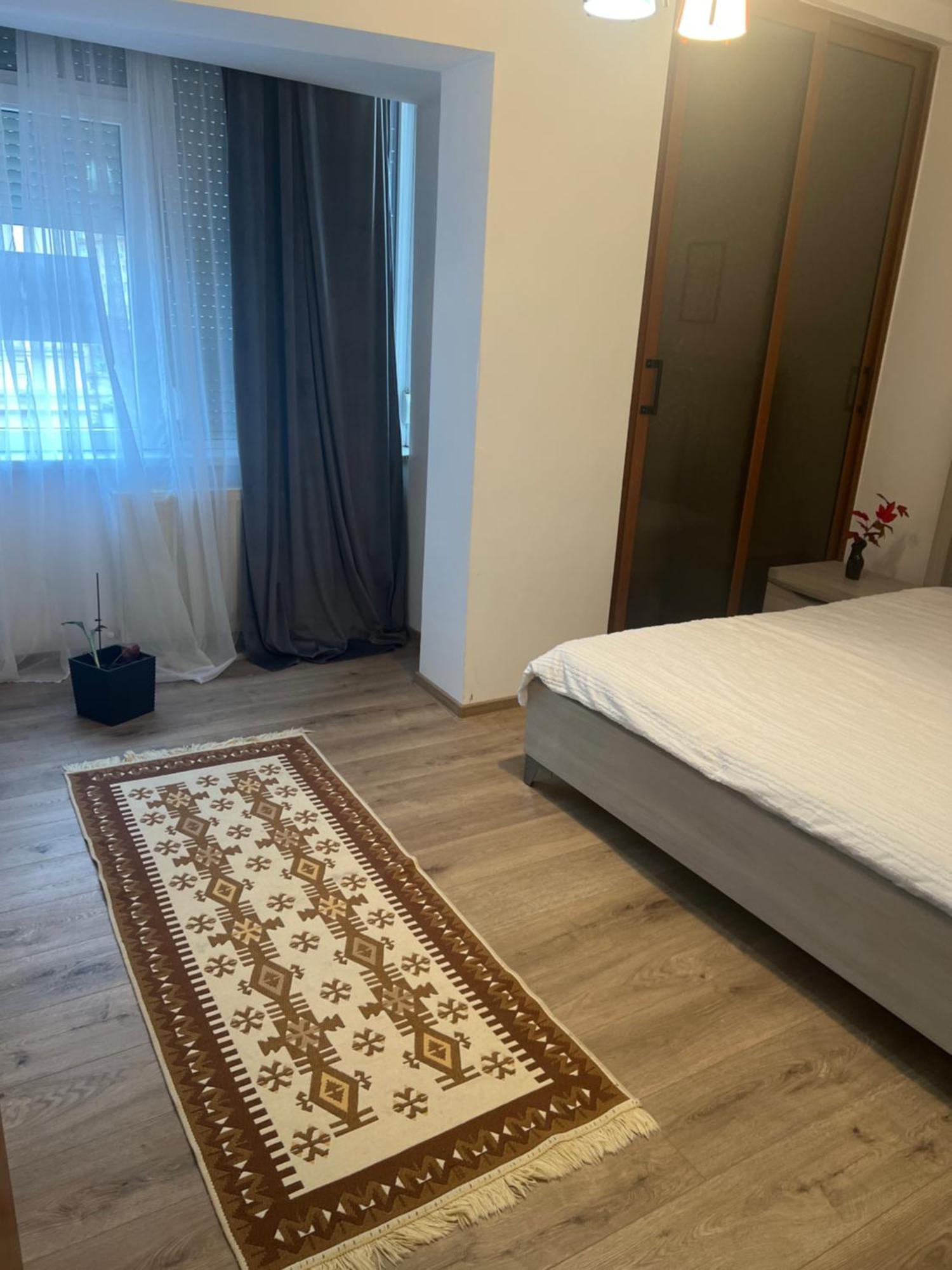 Central Trei Camere Bacău Екстериор снимка