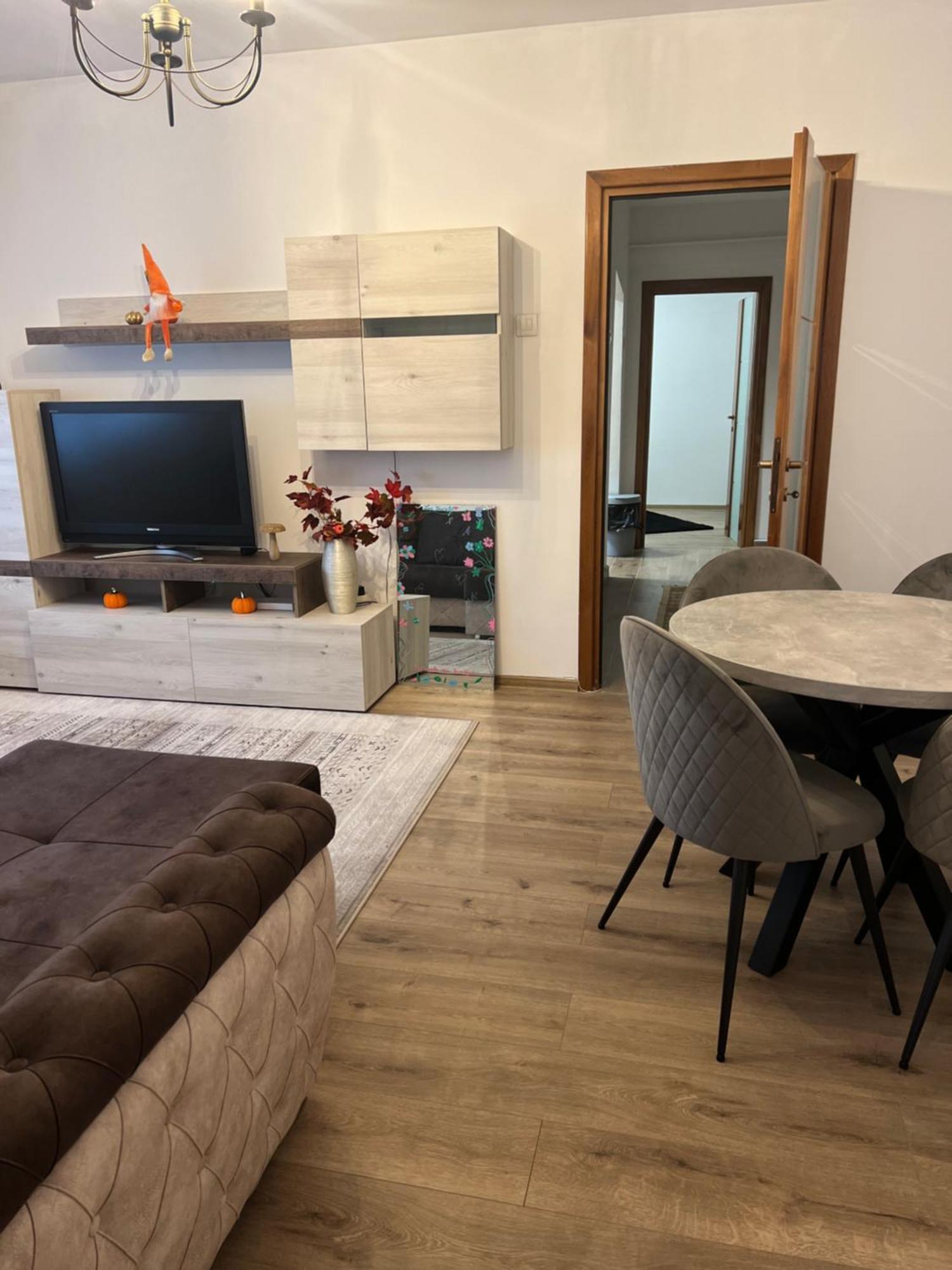 Central Trei Camere Bacău Екстериор снимка